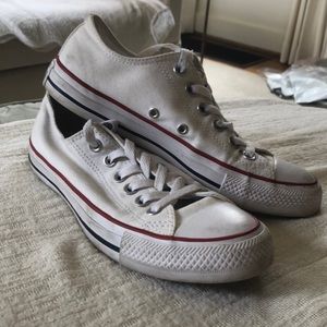 Women’s low top white converse sneakers
